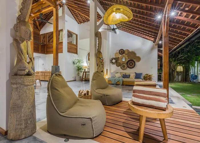 Tropical 5br & 20m Pool, Sleeps 12 Villa