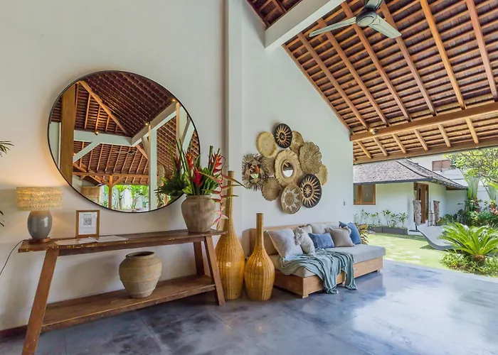 Tropical 5br & 20m Pool, Sleeps 12 Villa