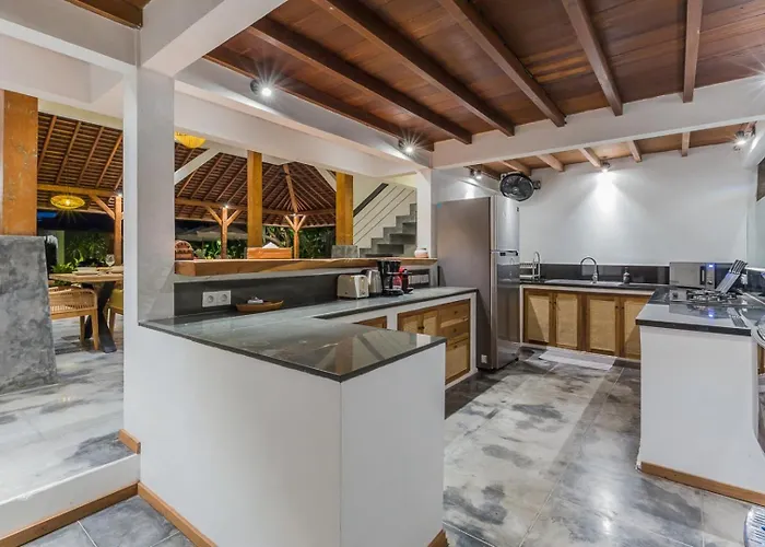 Tropical 5br & 20m Pool, Sleeps 12 Villa Seminyak