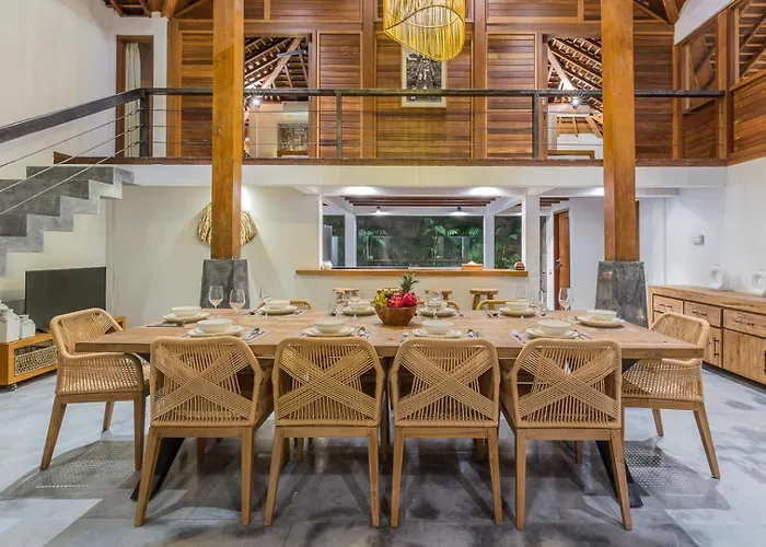 Tropical 5br & 20m Pool, Sleeps 12 Villa *