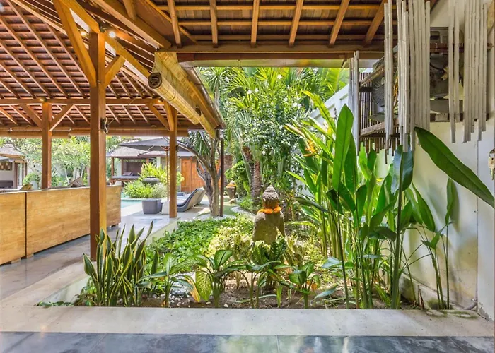 Tropical 5br & 20m Pool, Sleeps 12 Villa