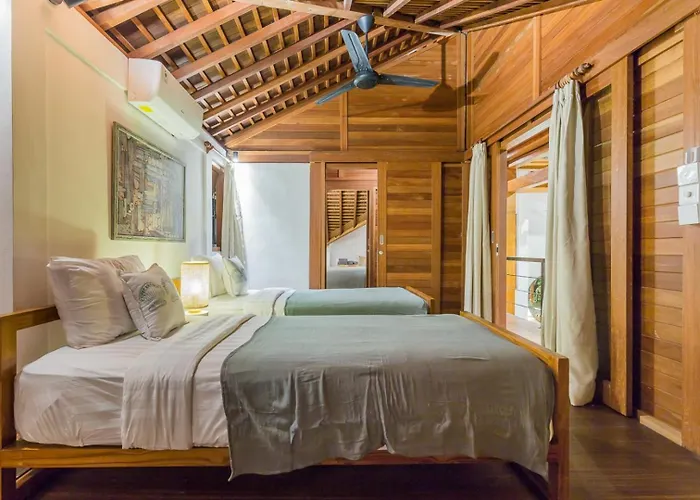 Tropical 5br & 20m Pool, Sleeps 12 Villa Seminyak