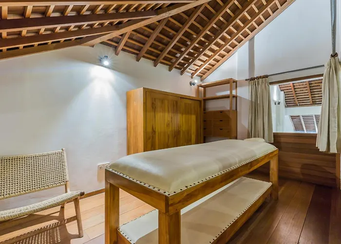 Tropical 5br & 20m Pool, Sleeps 12 Villa *