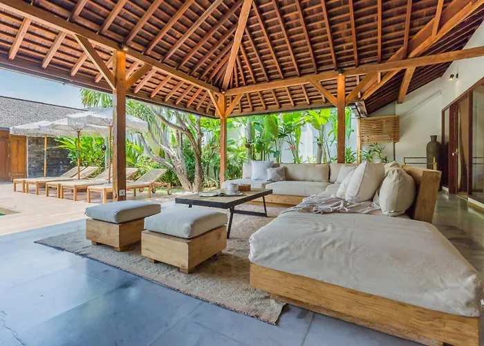 Tropical 5br & 20m Pool, Sleeps 12 Villa *