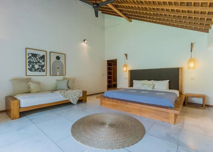 Tropical 5br & 20m Pool, Sleeps 12 Villa Seminyak