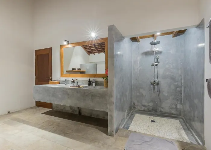 Tropical 5br & 20m Pool, Sleeps 12 Seminyak