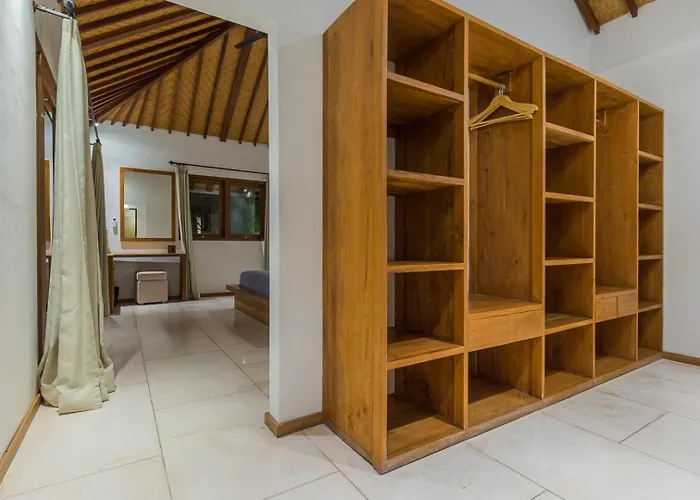 Tropical 5br & 20m Pool, Sleeps 12 Villa