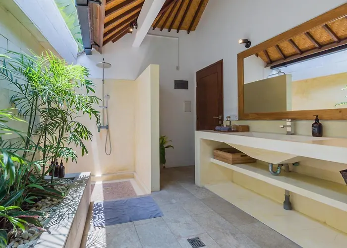 Tropical 5br & 20m Pool, Sleeps 12 *