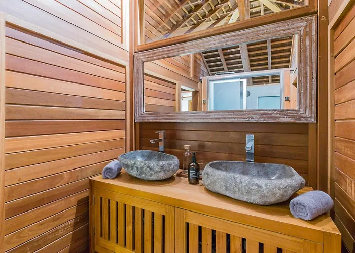 Tropical 5br & 20m Pool, Sleeps 12 Seminyak