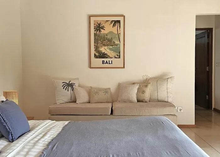 Villa Tropical 5br & 20m Pool, Sleeps 12 Seminyak